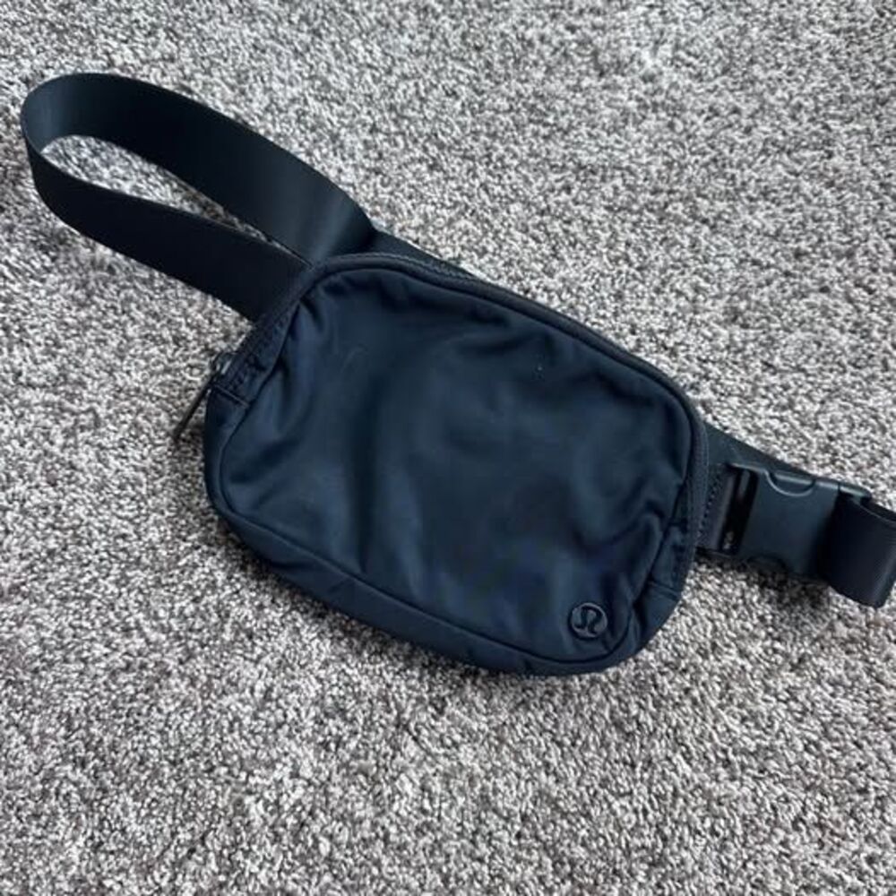 Lululemon Everywhere Belt Bag